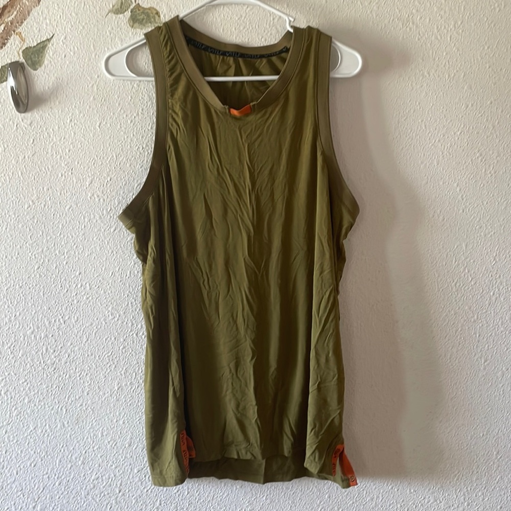 TLF sleeveless shirt size Medium